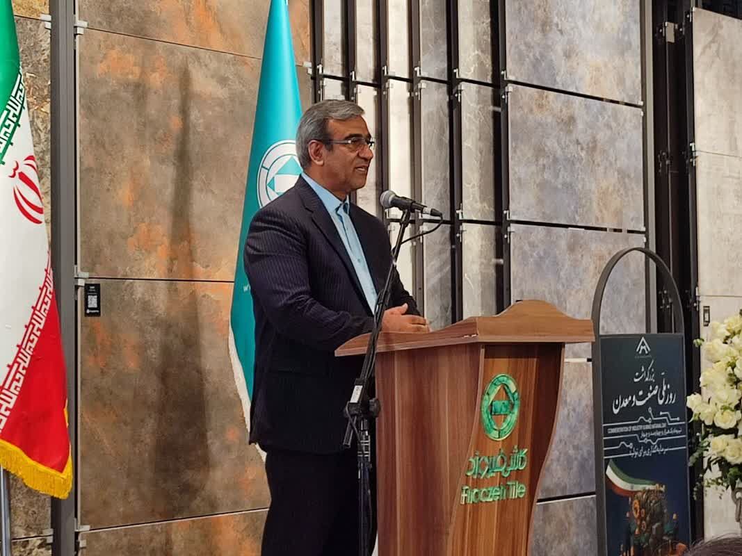 استاندار خراسان رضوی عنوان کرد: نمایشگاه‌های دائمی باعث هم‌افزایی توانمندی‌ها می‌گردد