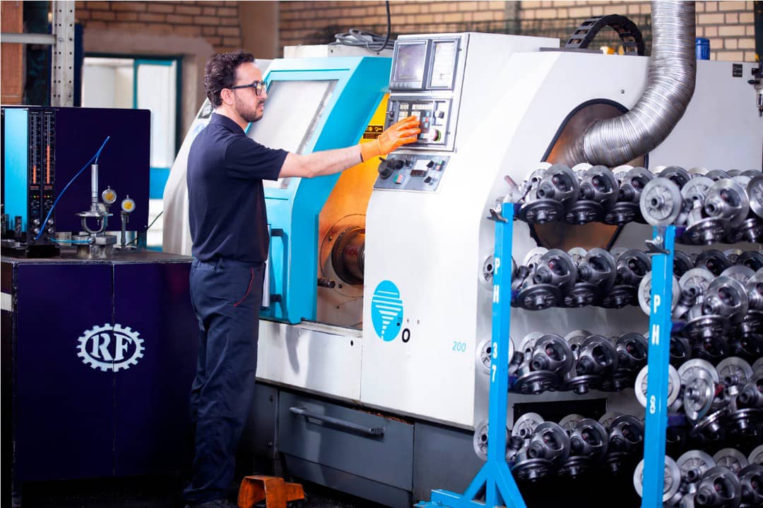 بازدید مدیران خودرو سازی از واحد صنعتی ریزان فلز طوس بازدید مدیران خودرو سازی از واحد صنعتی ریزان فلز طوس