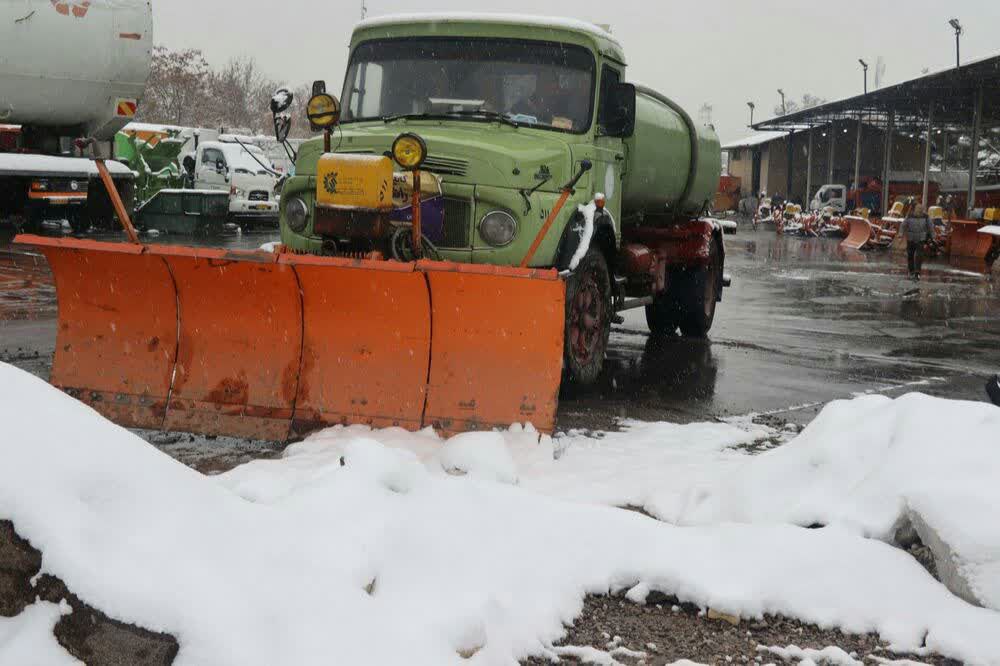 آماده باش در اولین برف مشهد