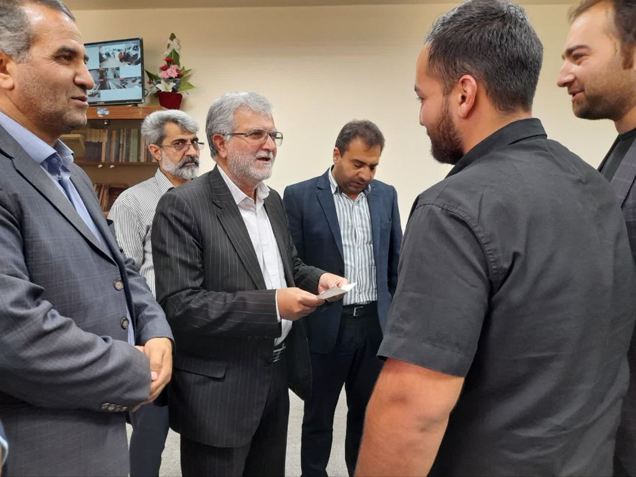 یک نیکو کار گلمکانی ۱۵ زندانی بدهکار را آزاد کرد