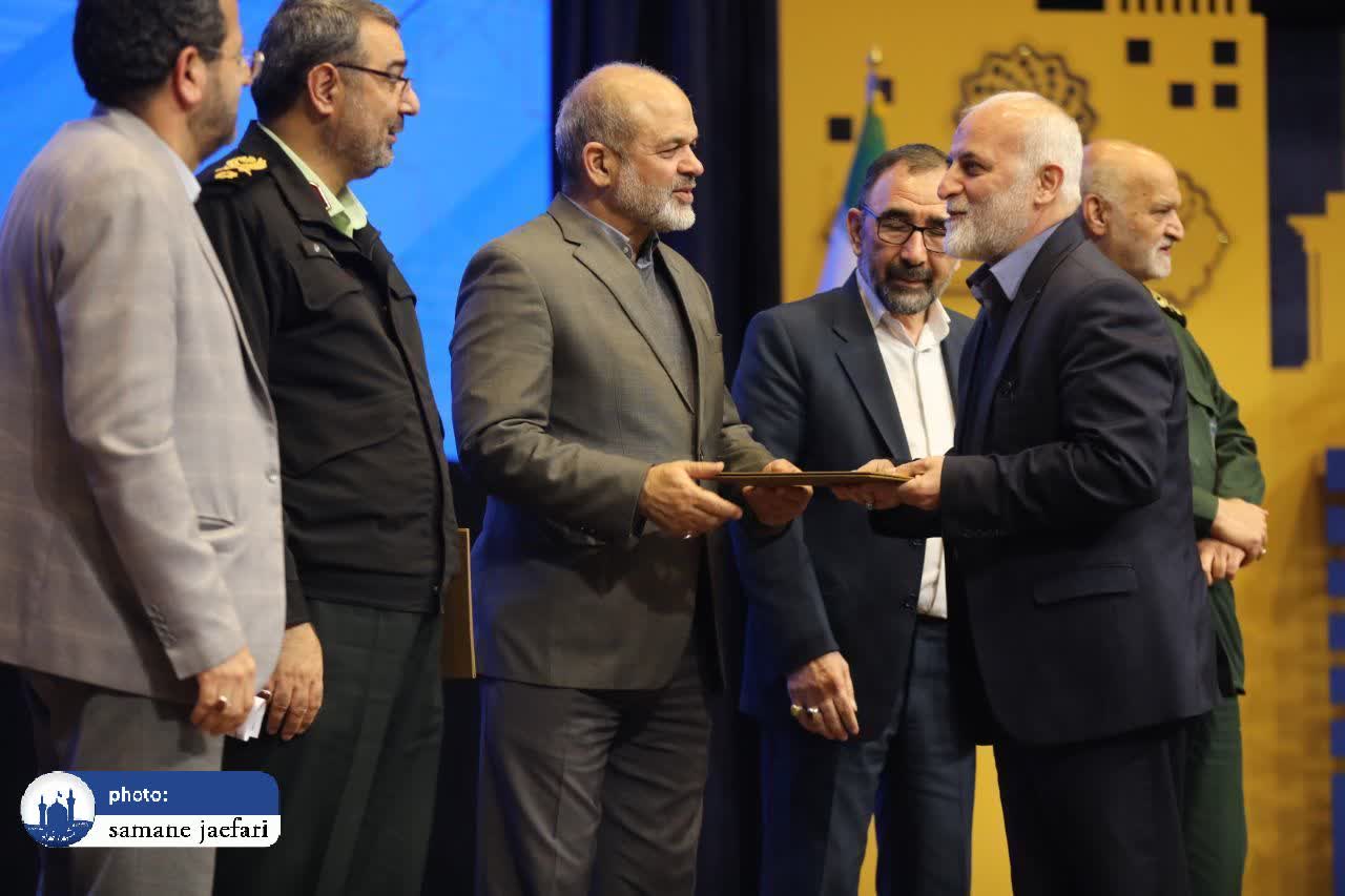 نخستین دوره جایزه شهردار برتر 