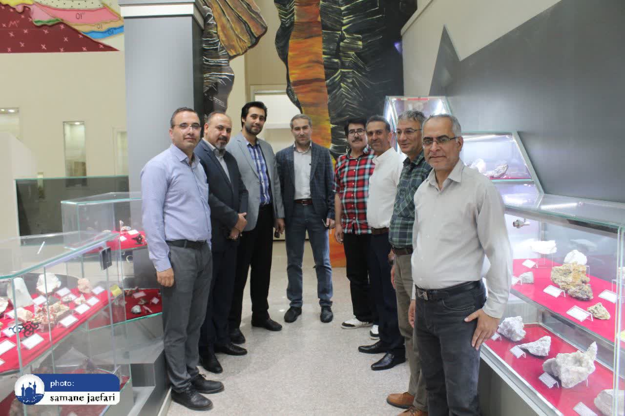 موزه زمین میزبان نقاشی موزه زمین میزبان نقاشی