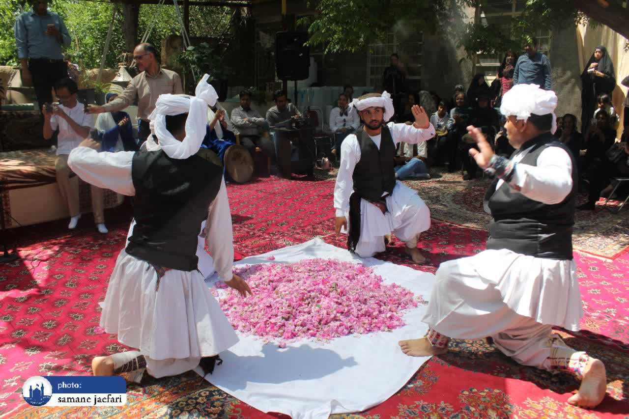 جشنواره گلابگیری خراسان برگزار شد