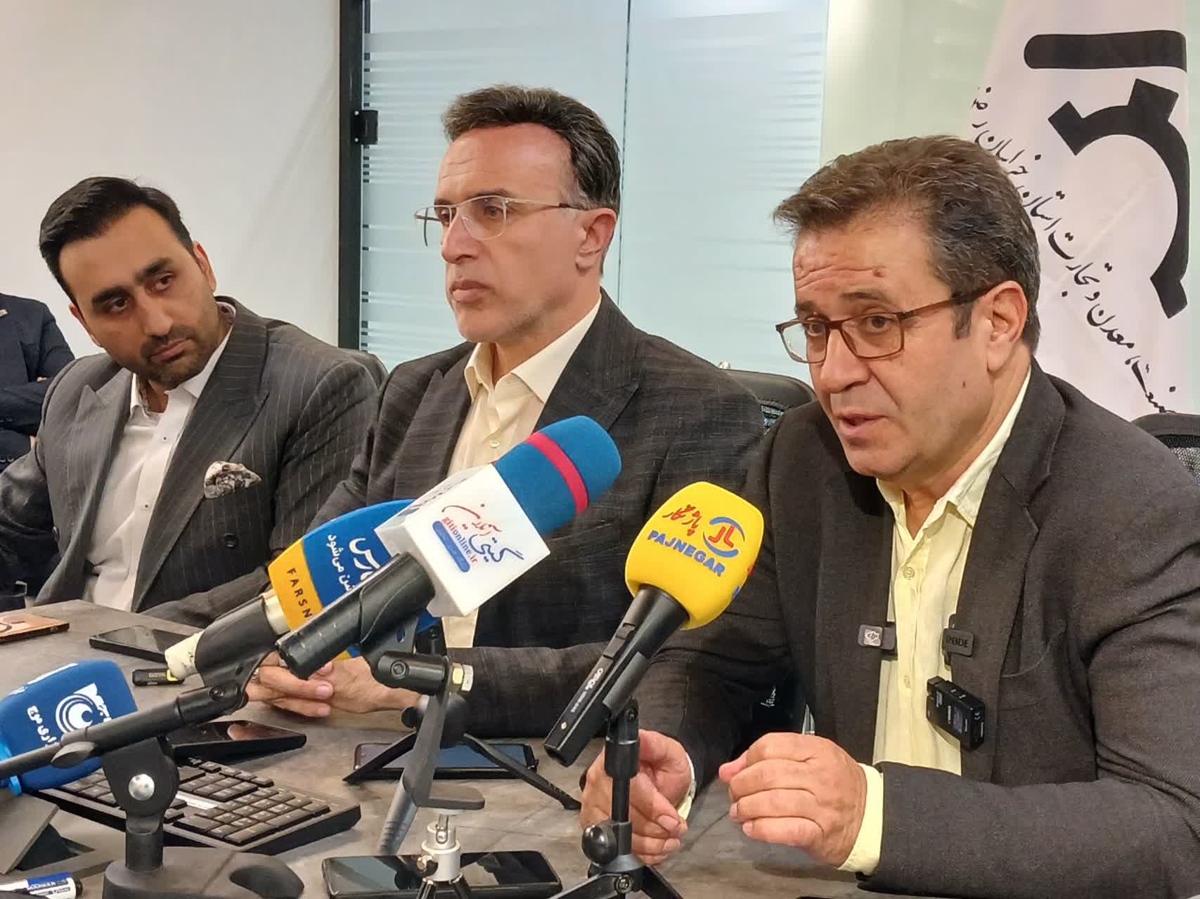 به همت فرماندهان صنعتی، تولید ادامه دارد