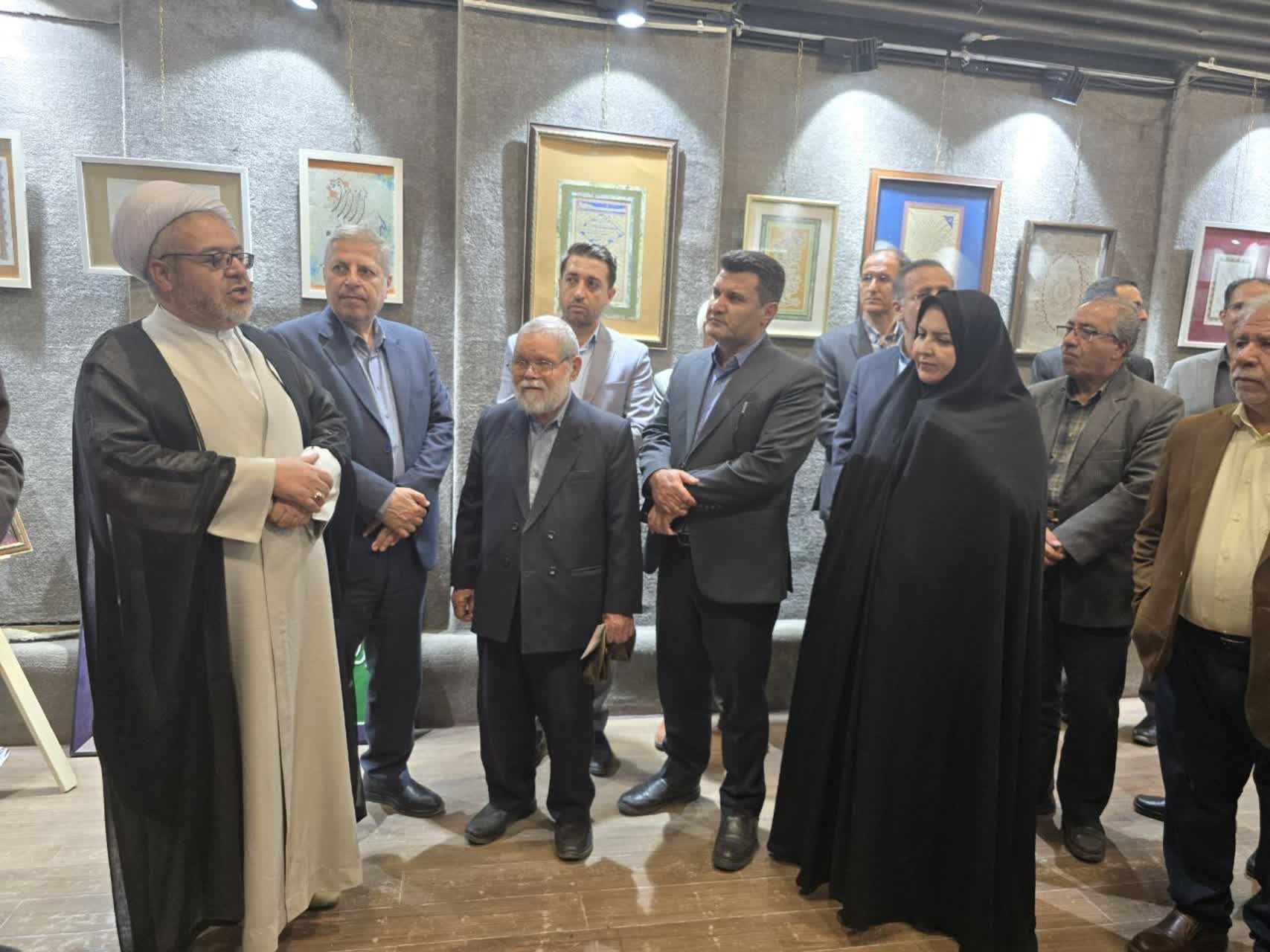 با حضور مسئولین قوچان؛ نمایشگاه «هفت قلم» گشایش یافت.