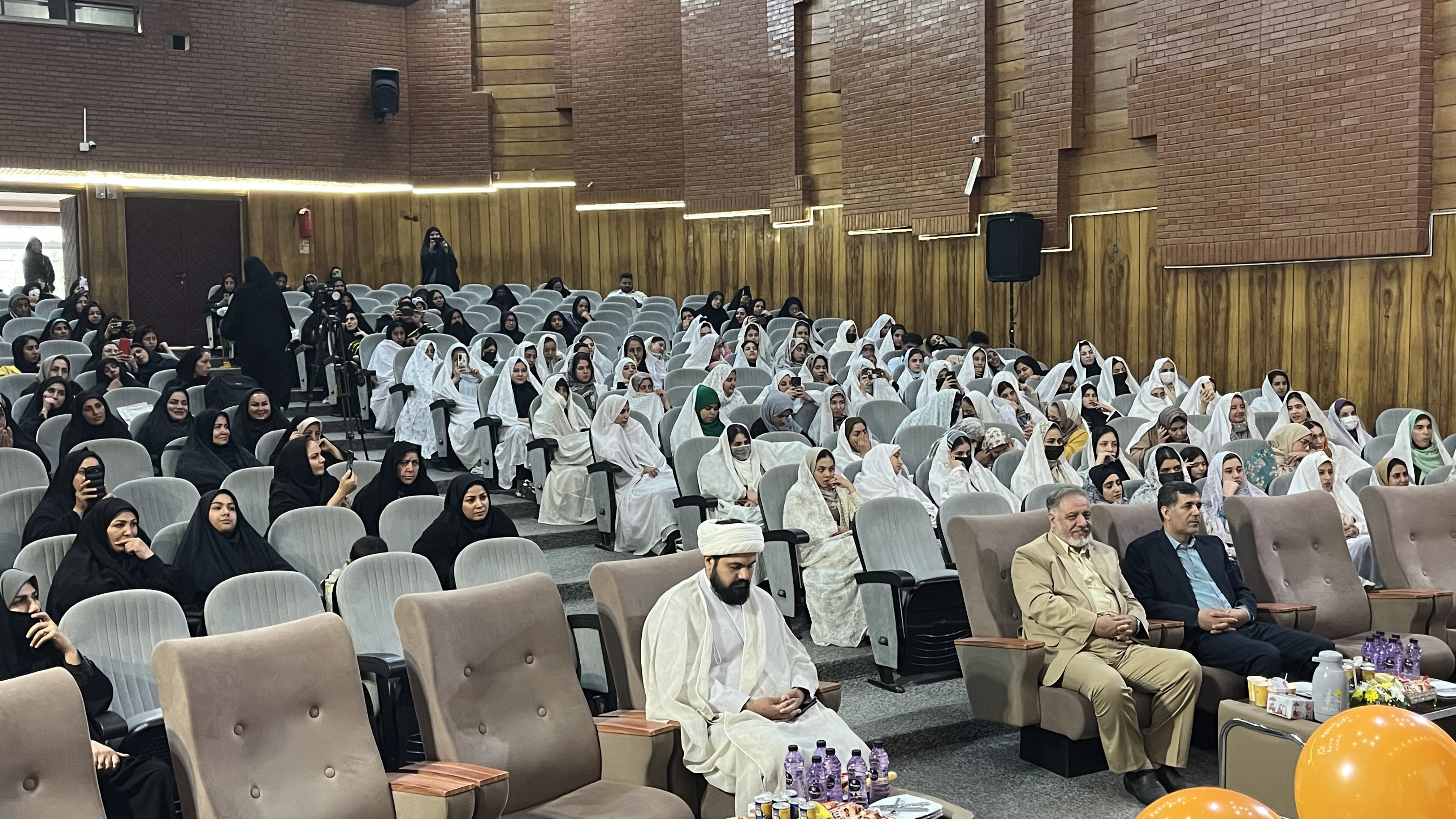 ۱۱۰ نوعروس تحت حمایت آبشار عاطفه ها راهی خانه بخت شدند